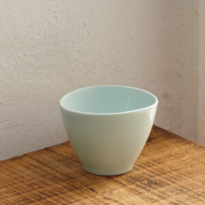 Grüner Porzellanbecher